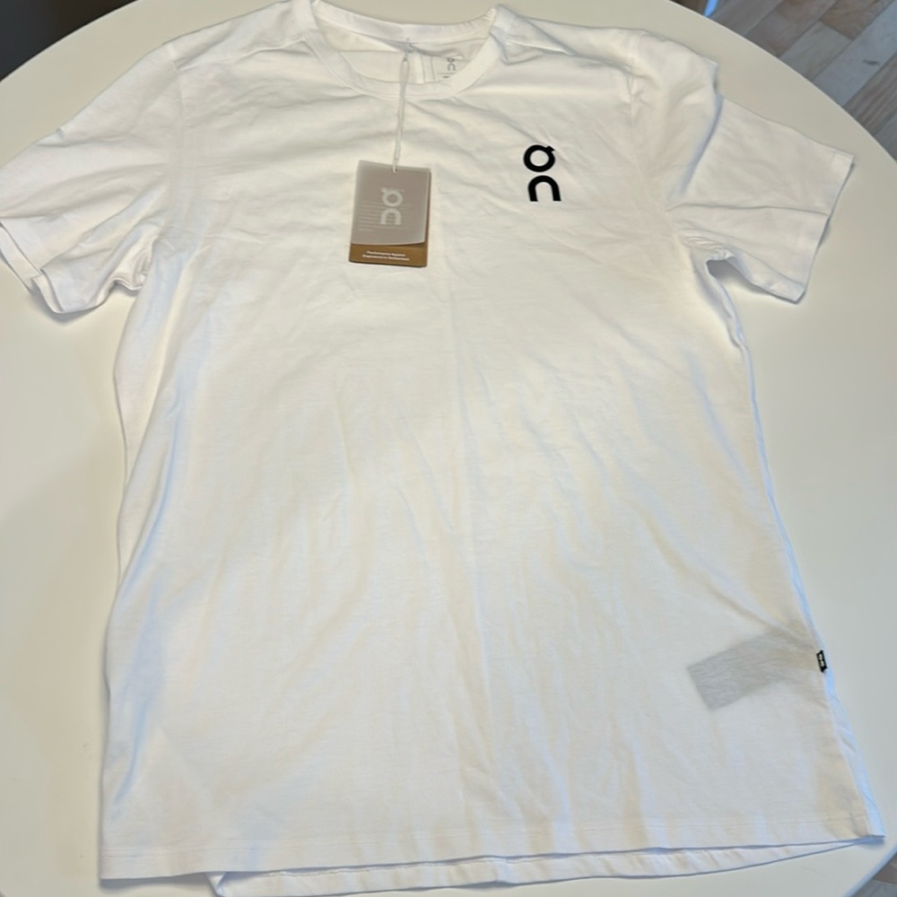 Run On Cloud Men's Large  Athletic T-Shirt NWT